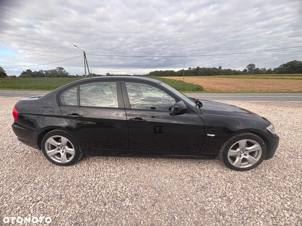 BMW Seria 3 318i - 4