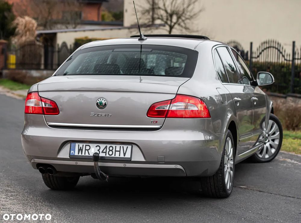 Skoda Superb 2.0 TDI DSG Elegance - 17