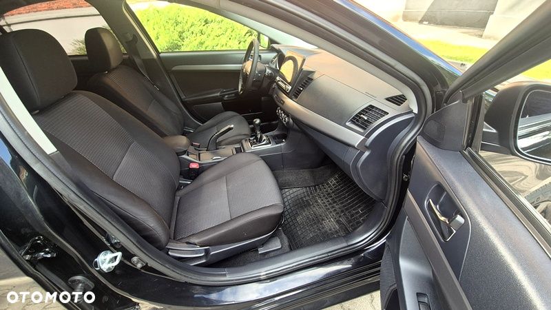 Mitsubishi Lancer 1.8 Invite - 36