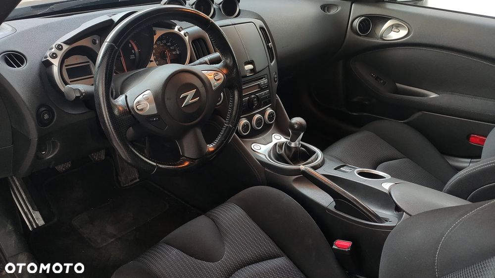 Nissan 370 Z - 28