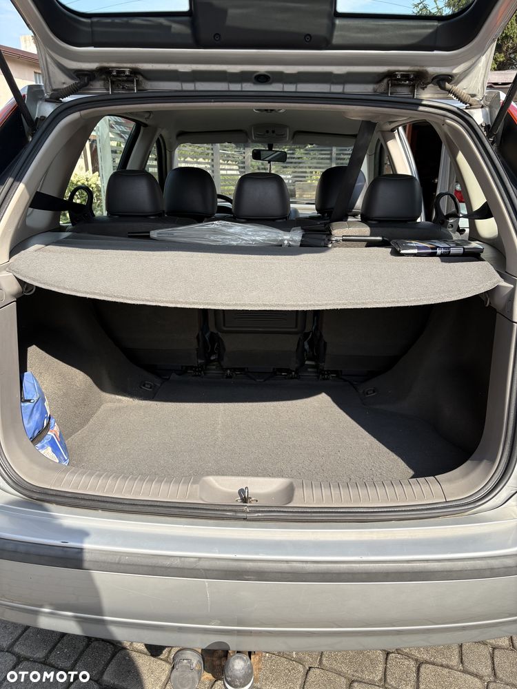 Nissan Almera Tino - 6