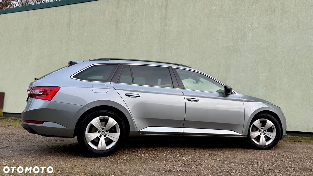 Skoda Superb 2.0 TDI DSG Premium Edition - 24