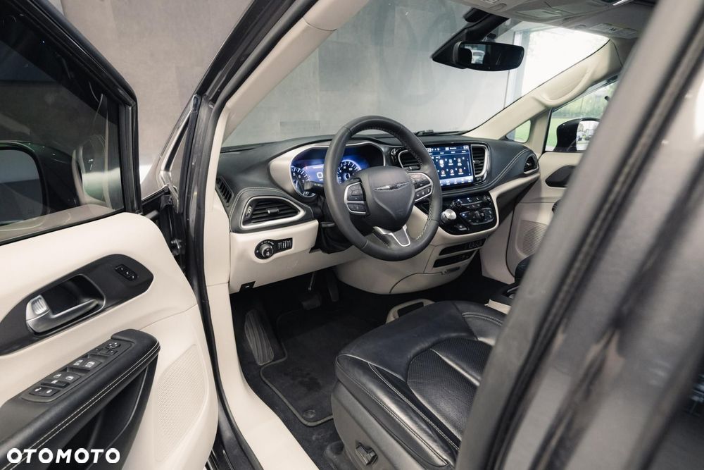 Chrysler Pacifica - 10