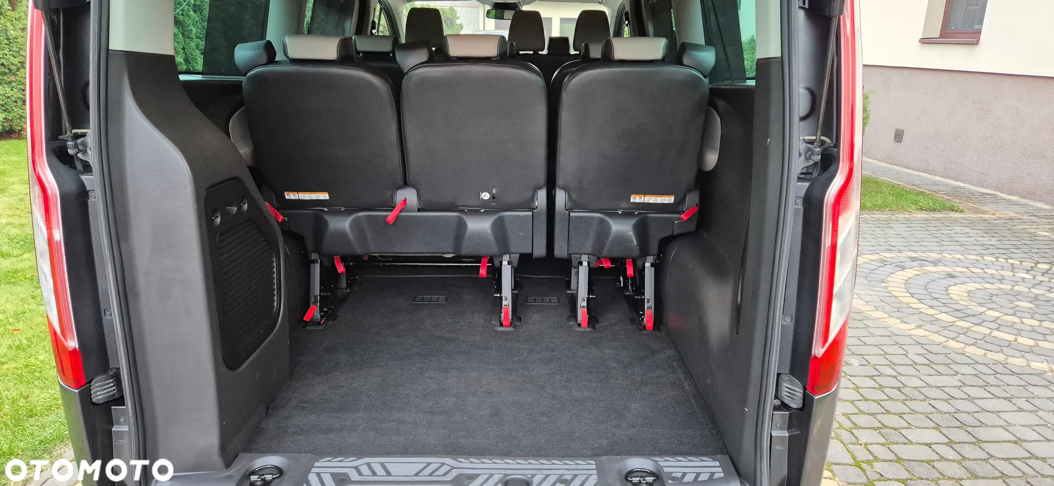 Ford Tourneo Custom 2.0 EcoBlue L2 Shuttle Bus Titanium - 17
