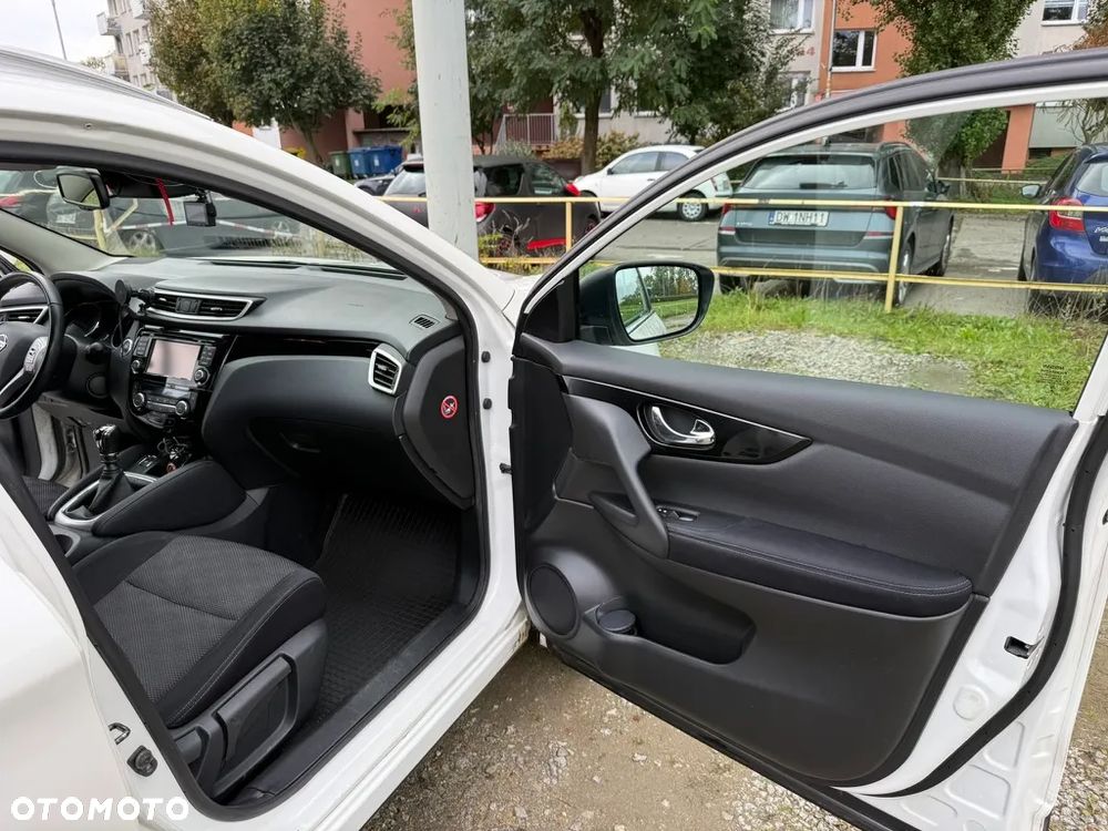 Nissan Qashqai 1.2 DIG-T N-Connecta EU6 - 18