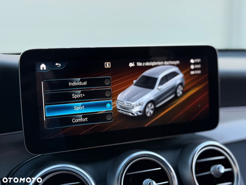 Mercedes-Benz GLC 250 4Matic 9G-TRONIC AMG Line - 11