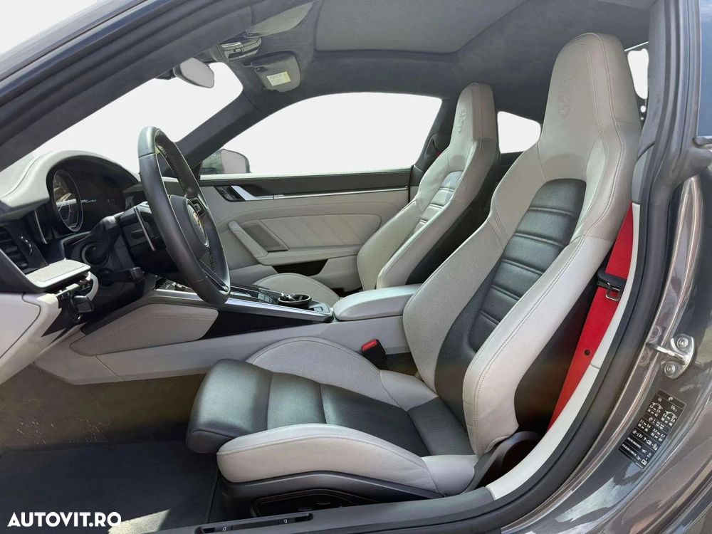 Porsche 911 Turbo - 10