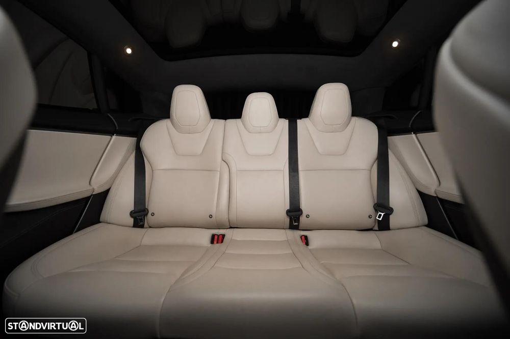 Tesla Model S Standard Range - 47