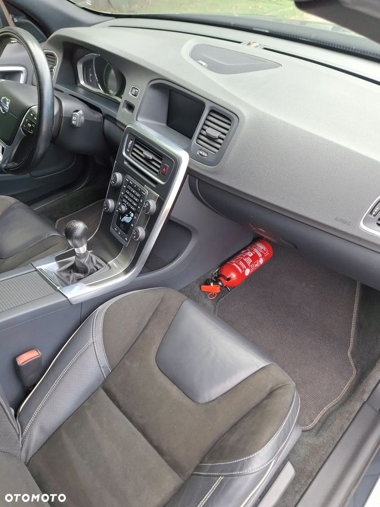 Volvo V60 D2 R-Design - 20