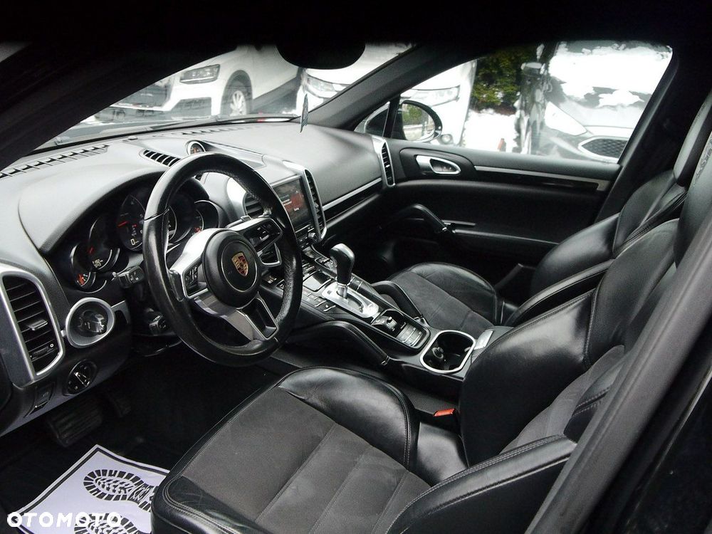 Porsche Cayenne - 26