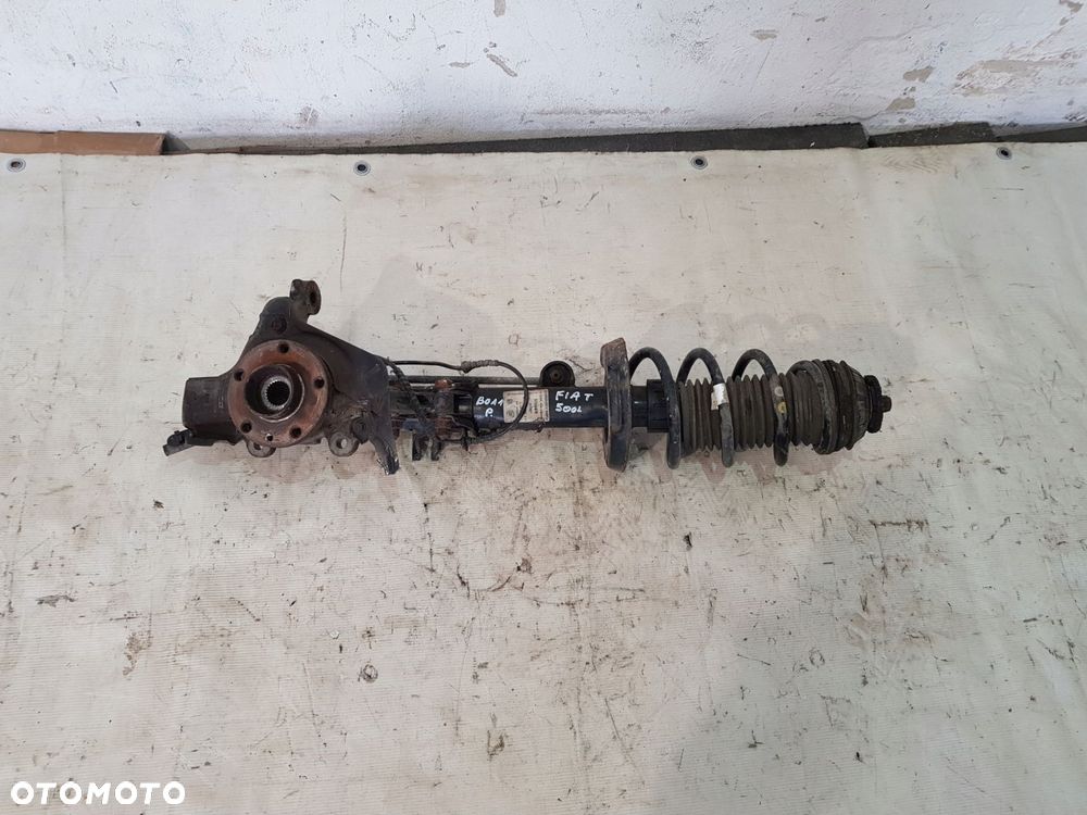 zwrotnica mcperson prawy 51936078 fiat 500l 1.3d - 1