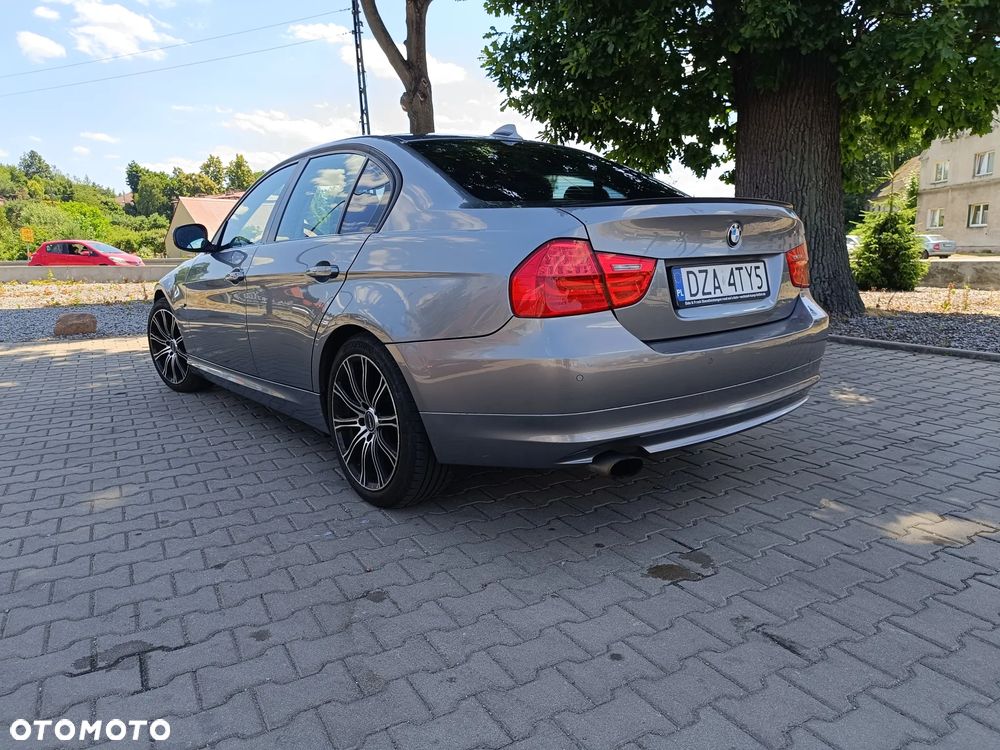 BMW Seria 3 320d - 25