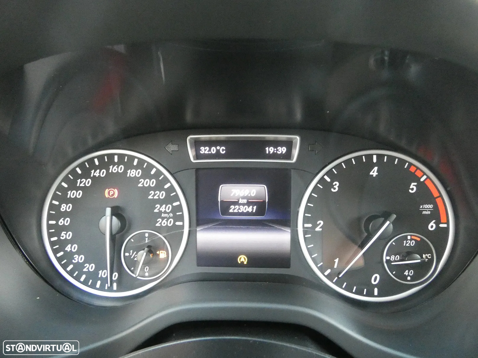 Mercedes-Benz A 180 d AMG Line - 16