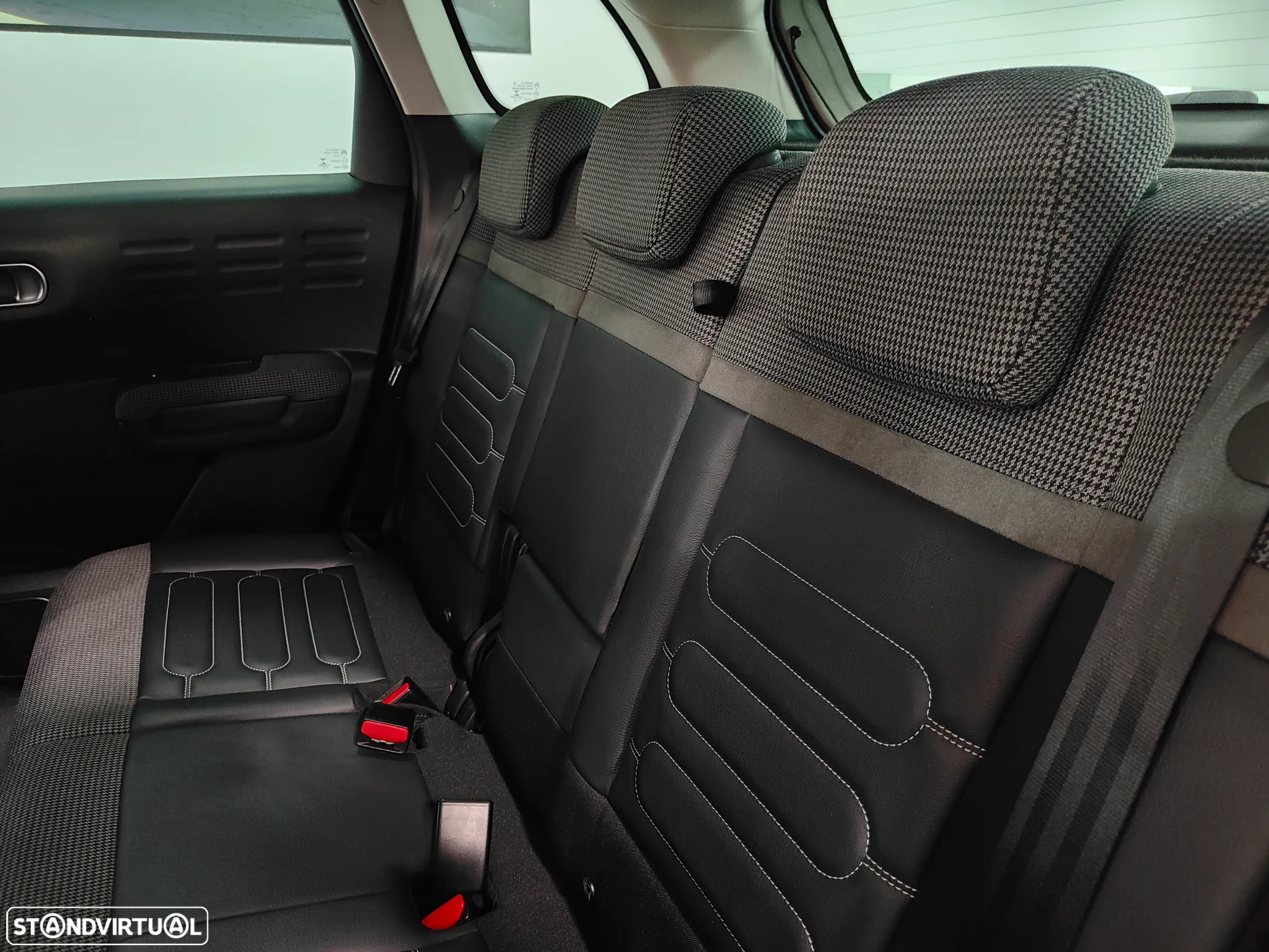 Citroën C3 Aircross 1.2 PureTech Shine EAT6 - 36