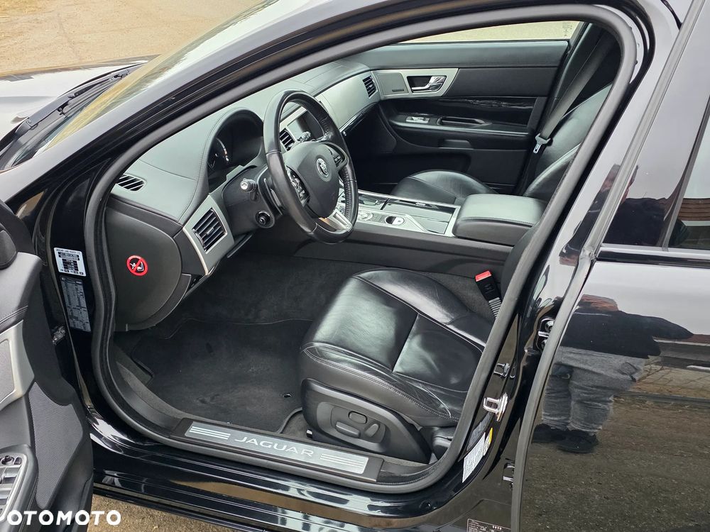 Jaguar XF 3.0 T AWD Classic - 17