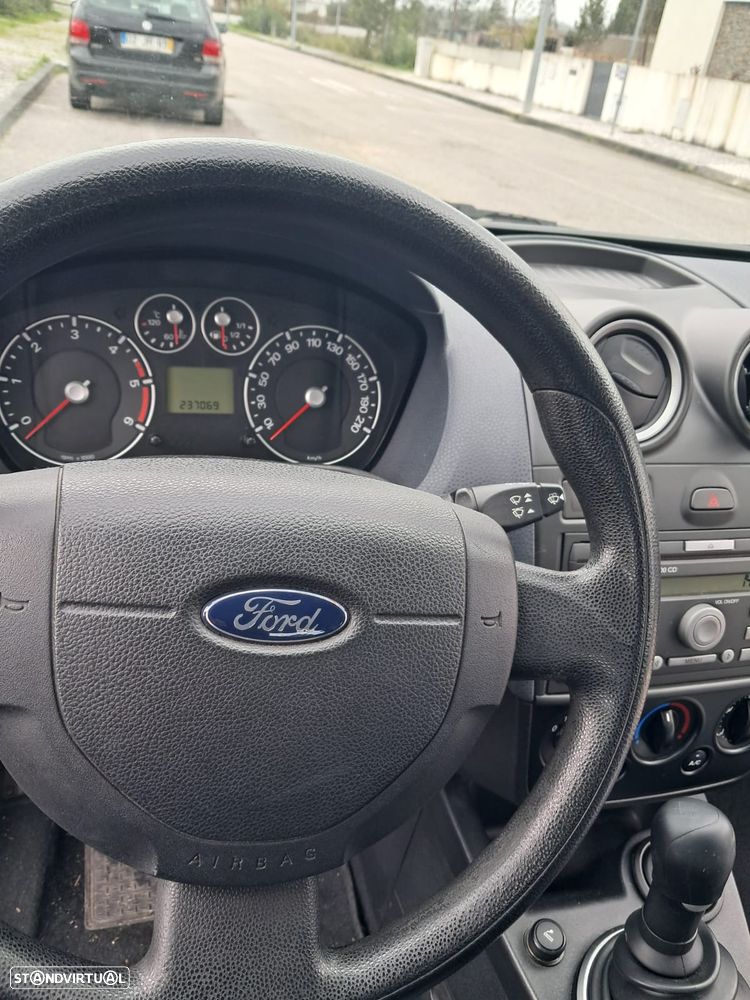 Ford Fiesta 1.4 TDCI Ambiente - 2