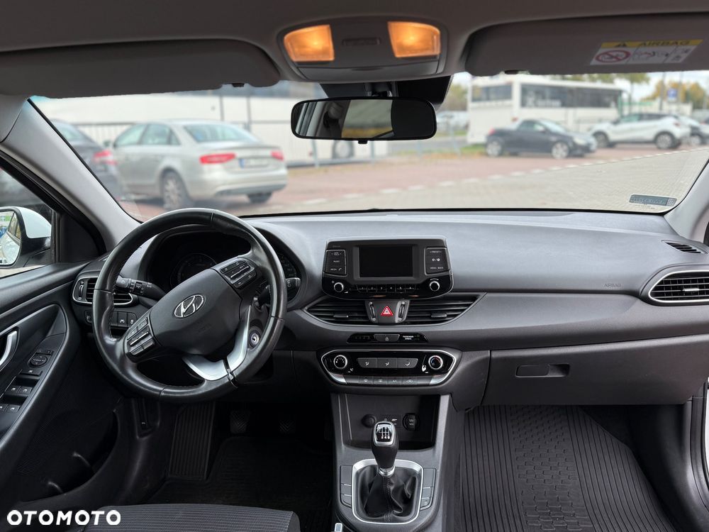 Hyundai i30 1.6 D Classic + - 9