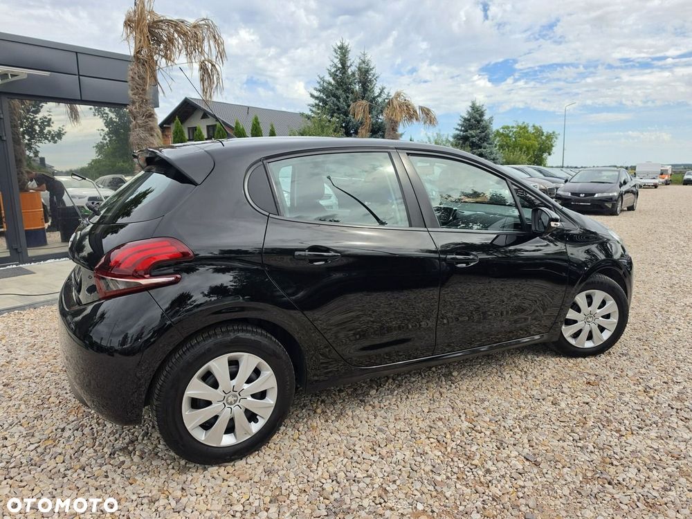 Peugeot 208 - 14
