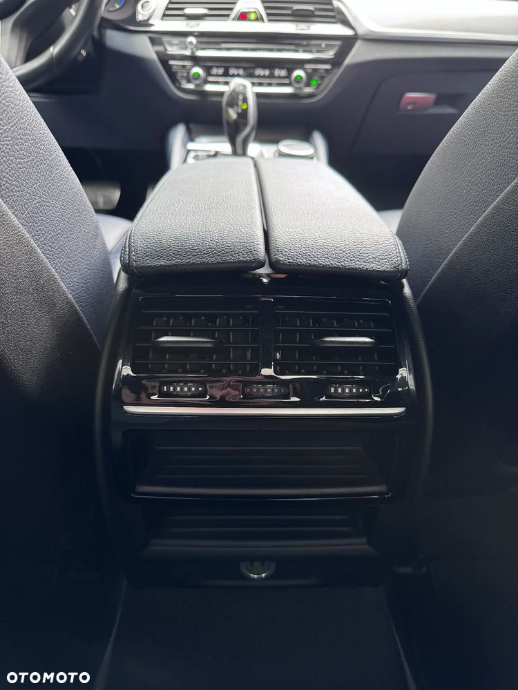 BMW Seria 5 520d xDrive M Sport sport - 27