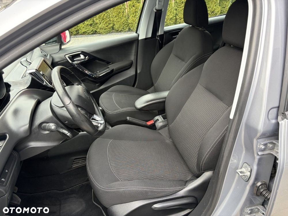 Peugeot 208 PureTech 82 Stop & Start Signature - 13