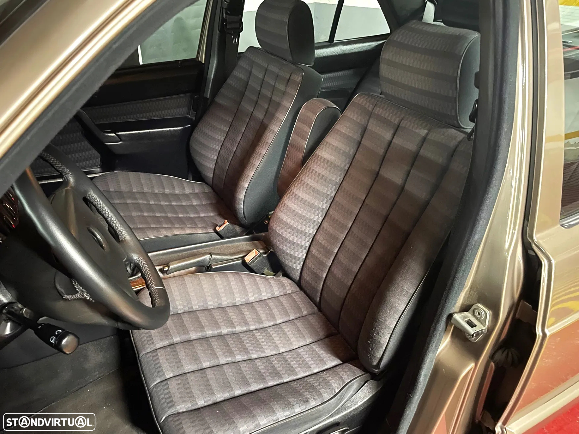 Mercedes-Benz 190 E 2.0 - 11