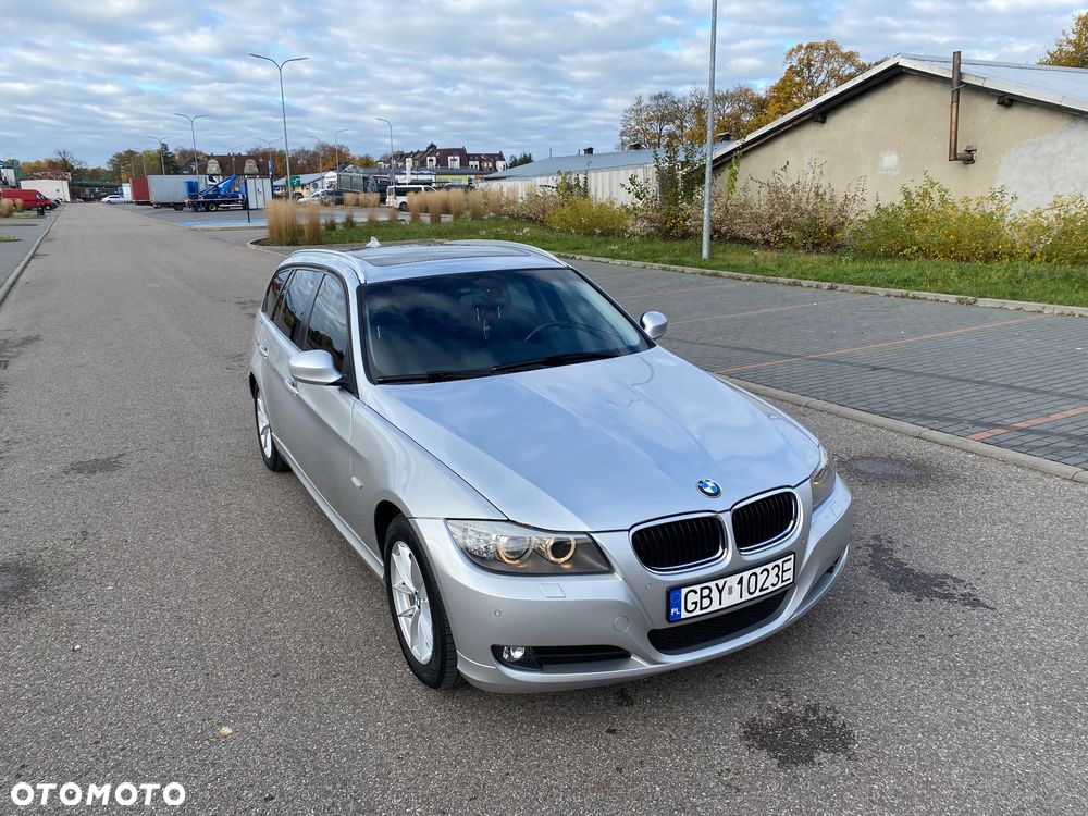 BMW Seria 3 320d DPF Touring - 9