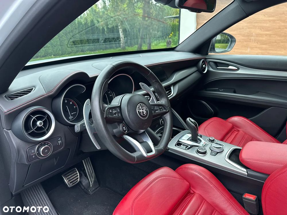 Alfa Romeo Stelvio 2.0 Turbo 16V AT8-Q4 Veloce - 10