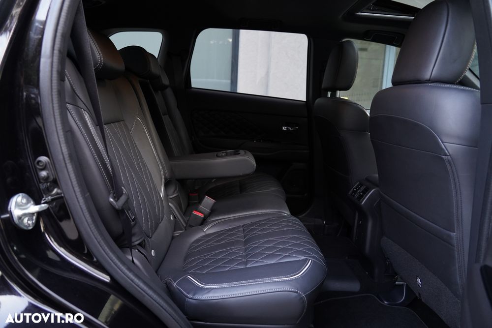 Mitsubishi Outlander ver-2-4-4wd-plug--in-hybrid-top - 19