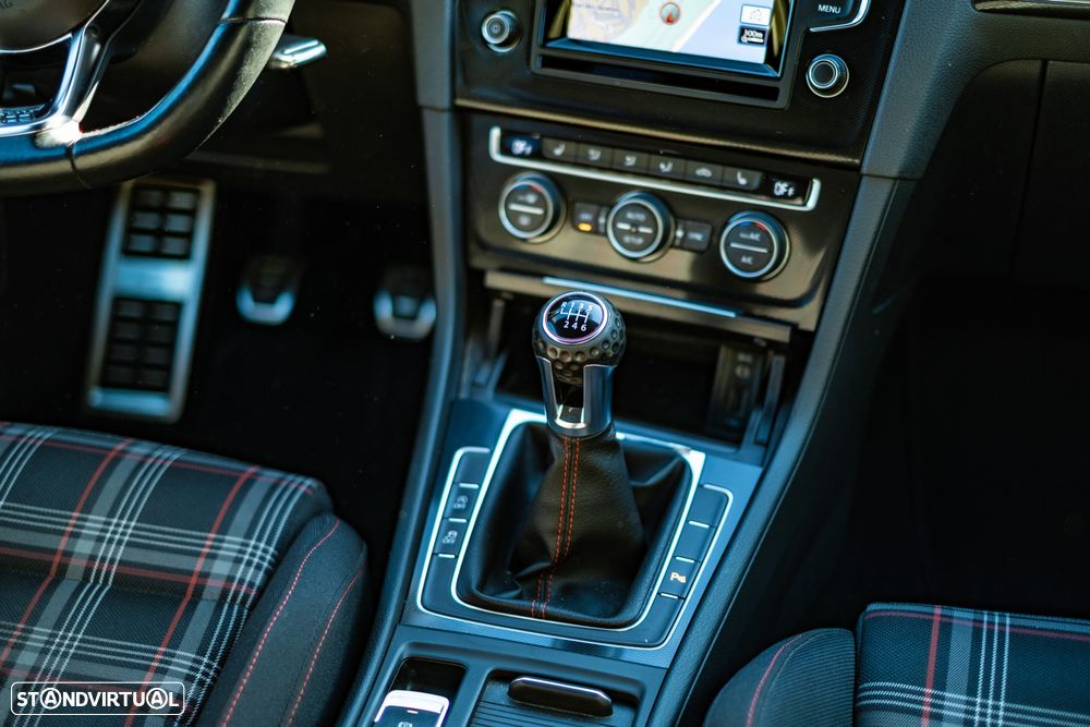 VW Golf 2.0 TSi GTi - 14