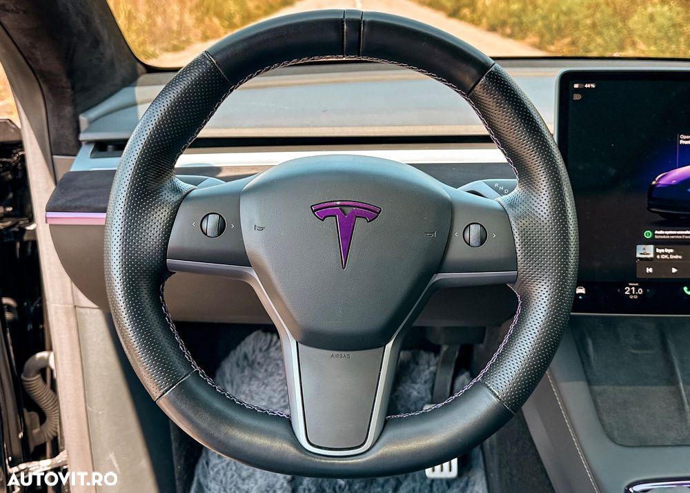 Tesla Model Y AWD Performance - 16