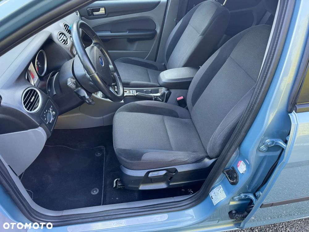 Ford Focus 1.8 Ghia - 9