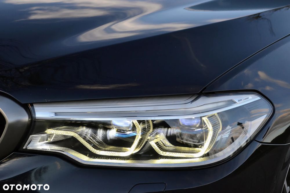 BMW Seria 5 M550i xDrive sport - 15