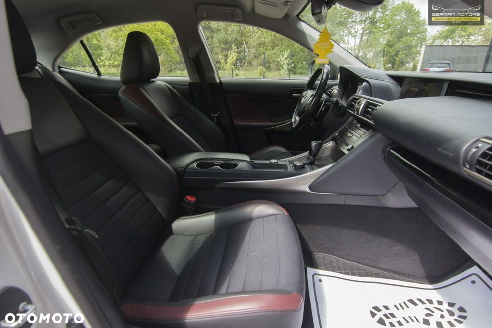 Lexus IS - 28
