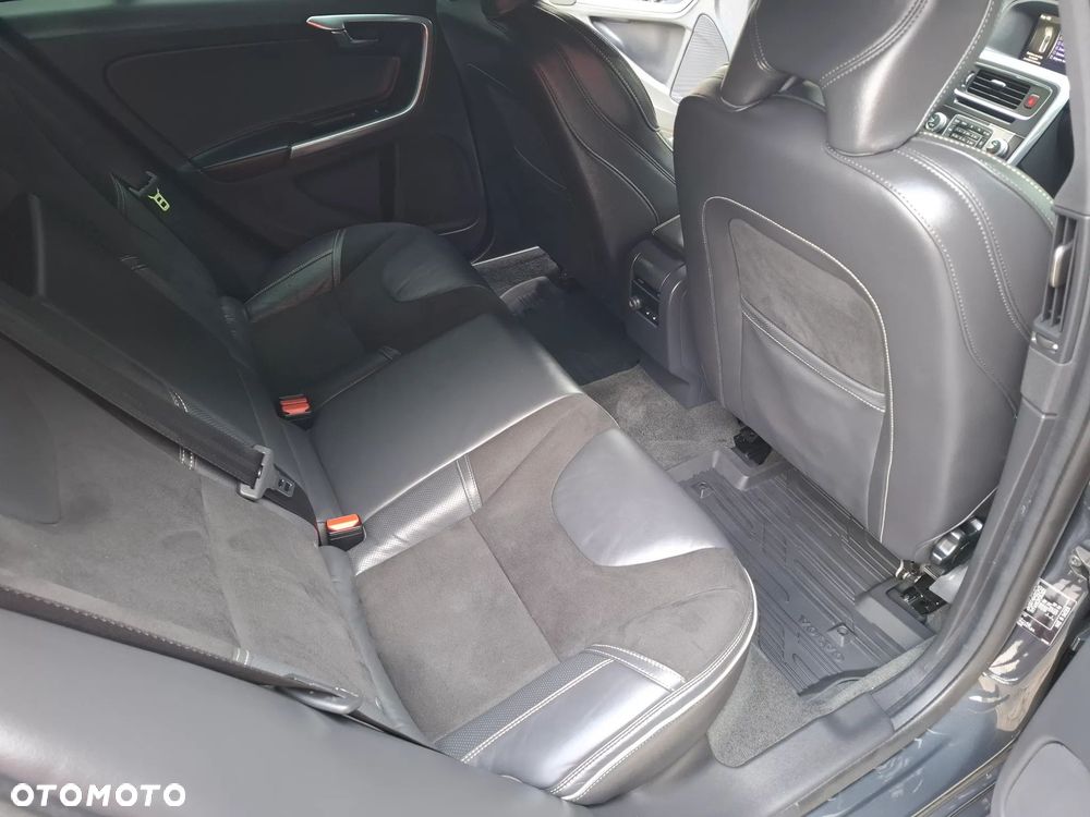 Volvo V60 D4 Geartronic RDesign - 22