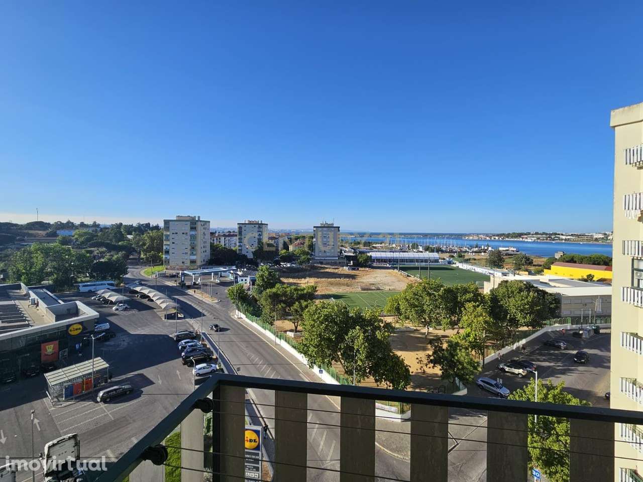 Apartamento Renovado com Vista Rio em Amora, Seixal - Grande imagem: 3/7
