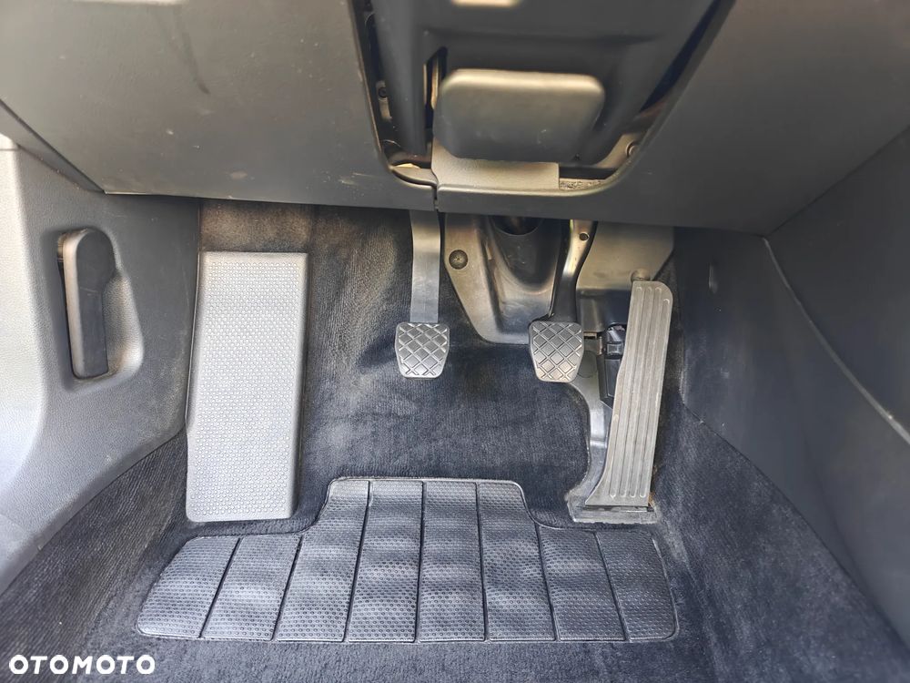 Volkswagen Passat 2.0 TDI DPF BlueMot Trendline - 29