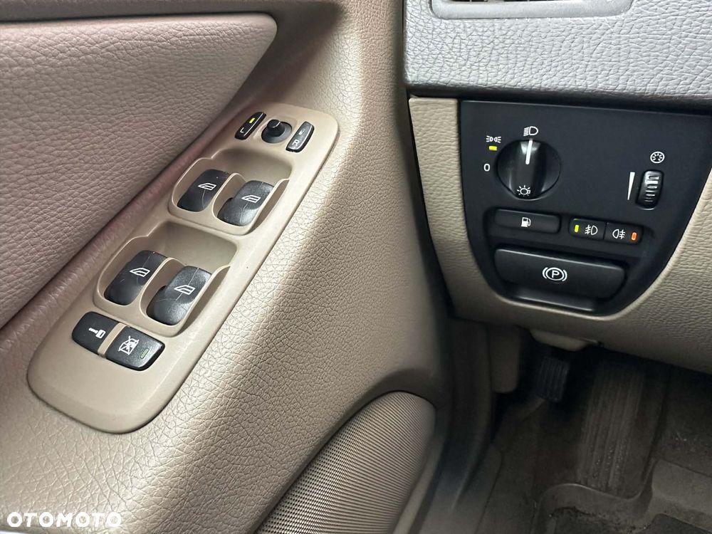 Volvo XC 90 3.2 AWD Geartonic Summum - 17