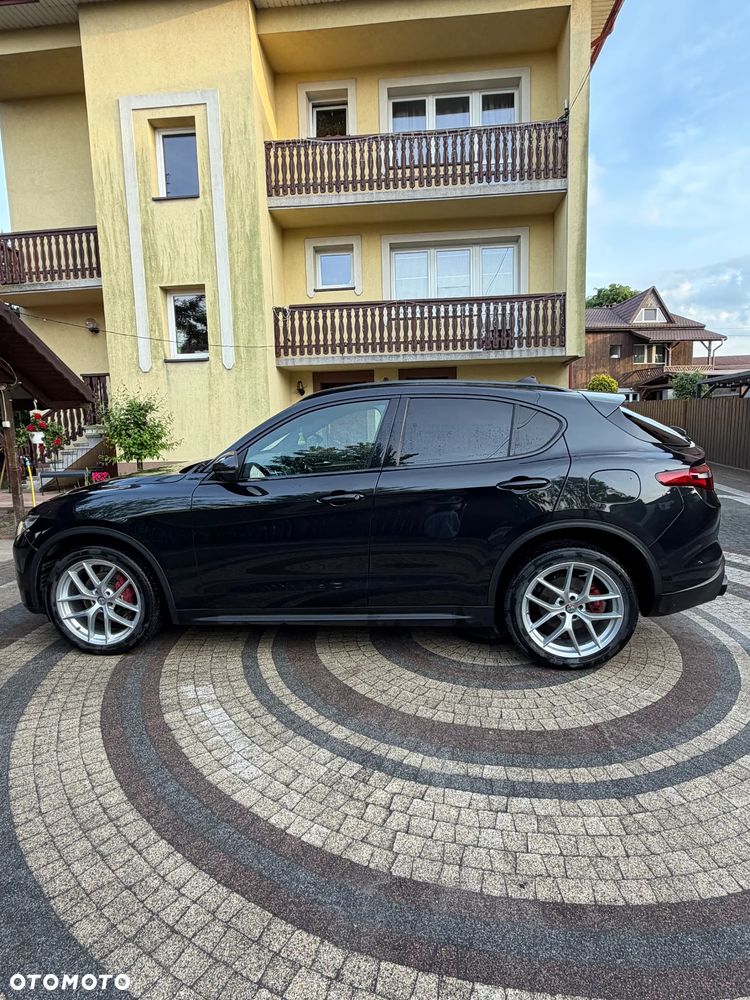 Alfa Romeo Stelvio 2.0 Turbo 16V AT8-Q4 Ti - 6