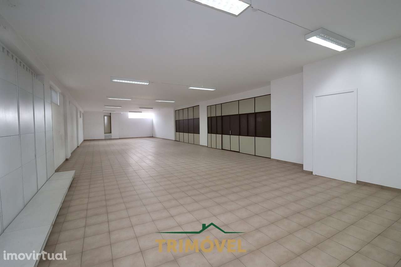 Armazém no Centro de Oliveira de Azeméis - Grande imagem: 3/15