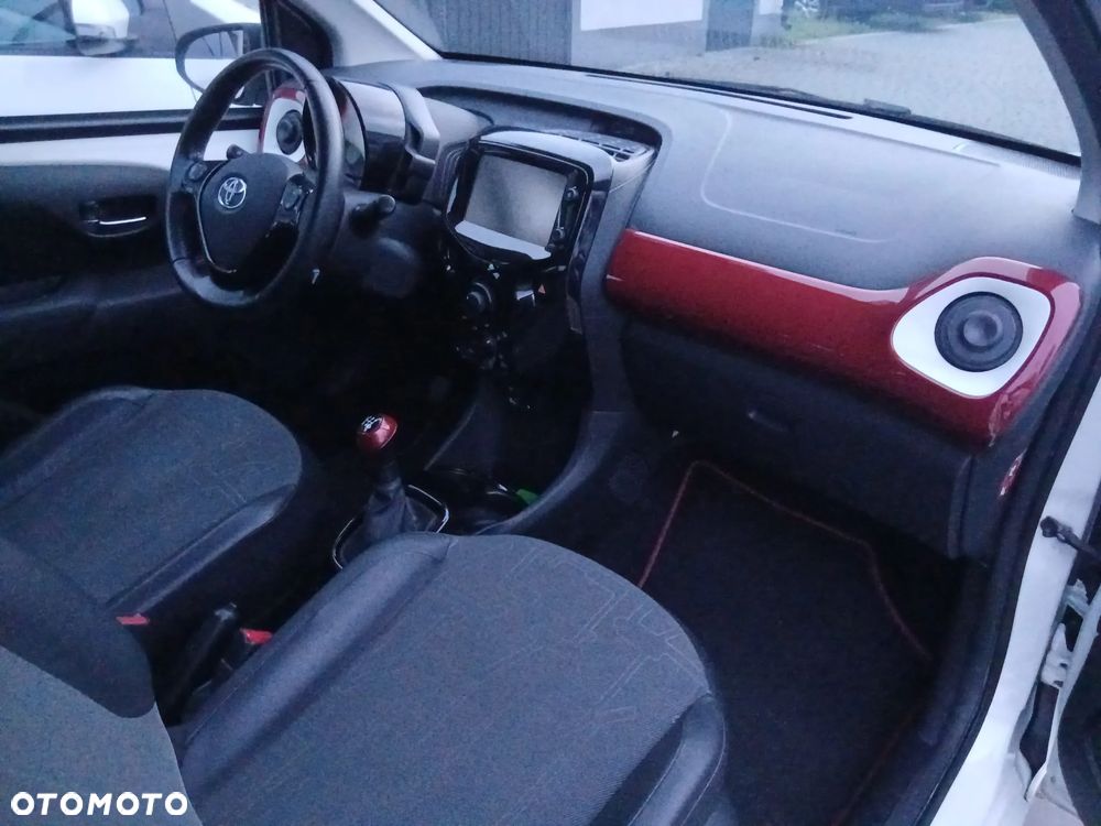 Toyota Aygo x-clusiv - 13