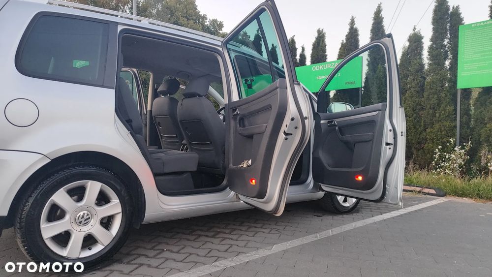 Volkswagen Touran - 12