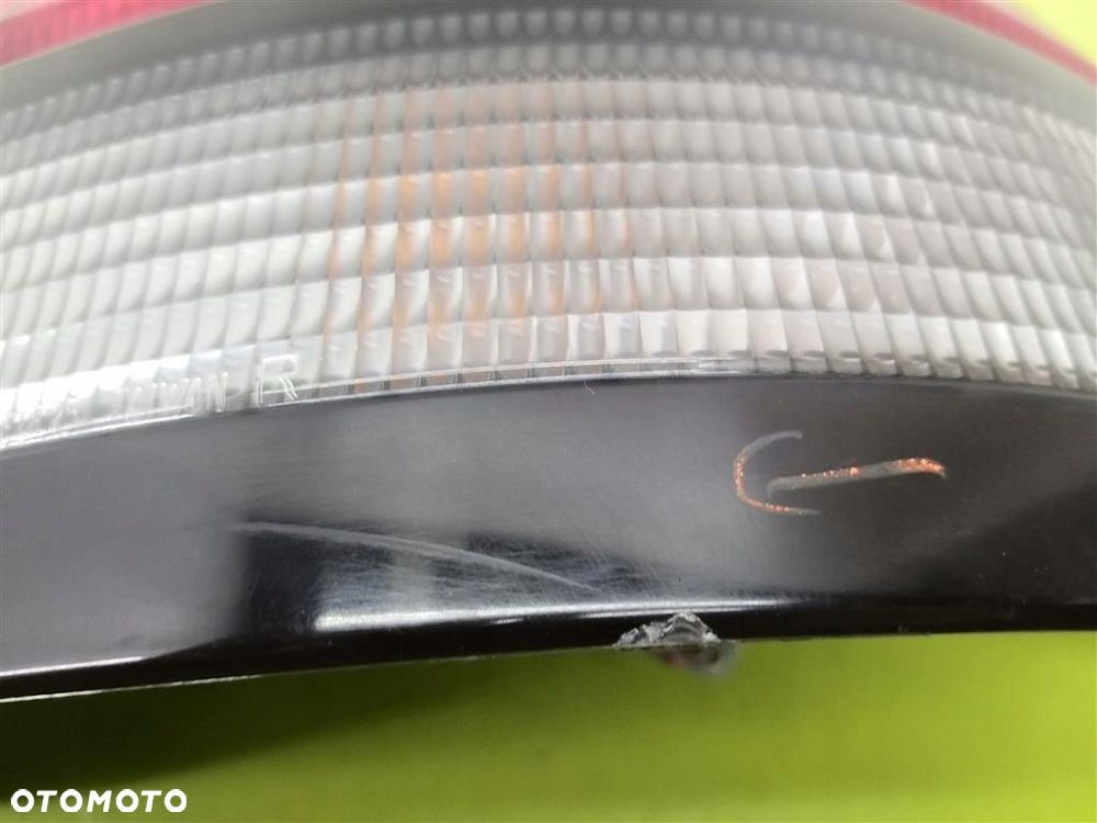 Lampa prawa tylna tył Mazda 626 V 1997-2001 PRZED LIFT LIFTBACK KOITO - 2