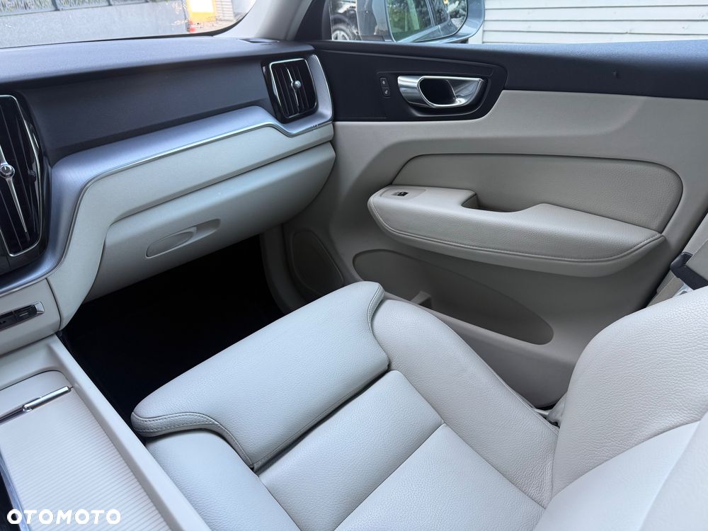 Volvo XC 60 D3 Drive-E Momentum - 25