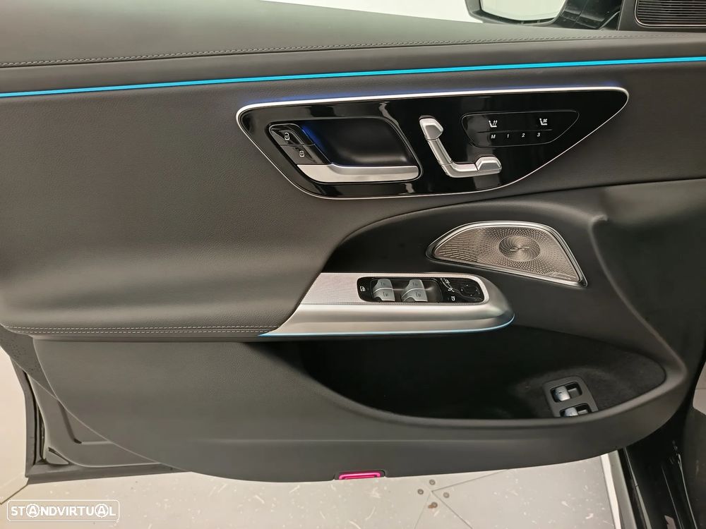 Mercedes-Benz E 300 Standard - 26