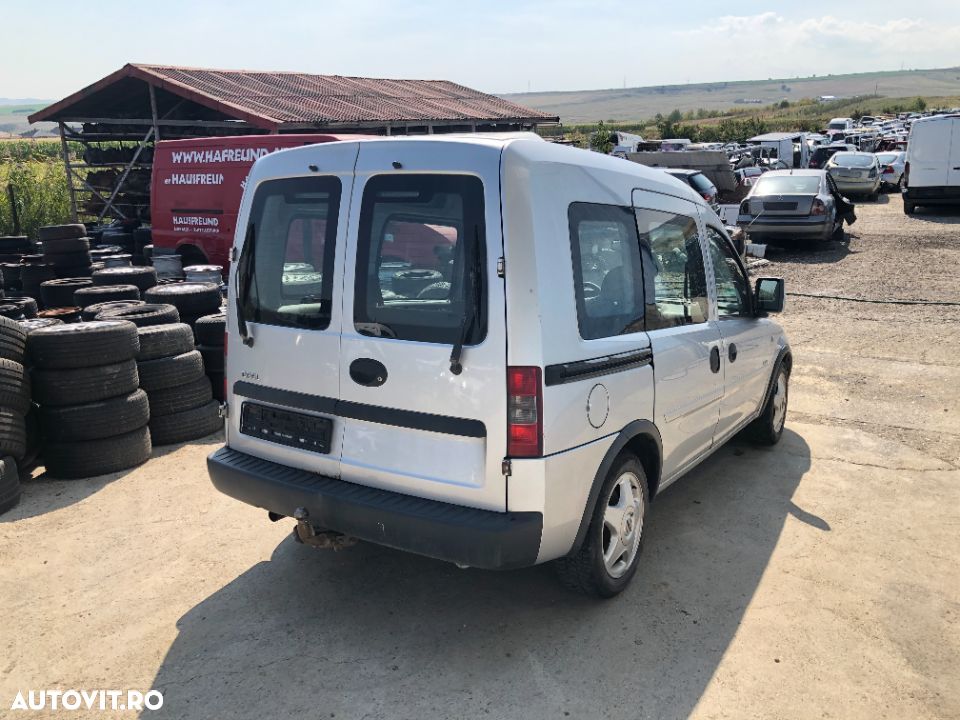 Dezmembrez piesel Opel Combo - 3