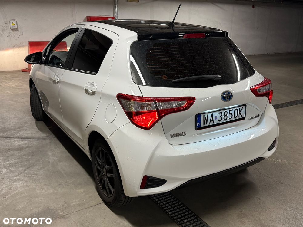 Toyota Yaris Hybrid 100 Dynamic - 8