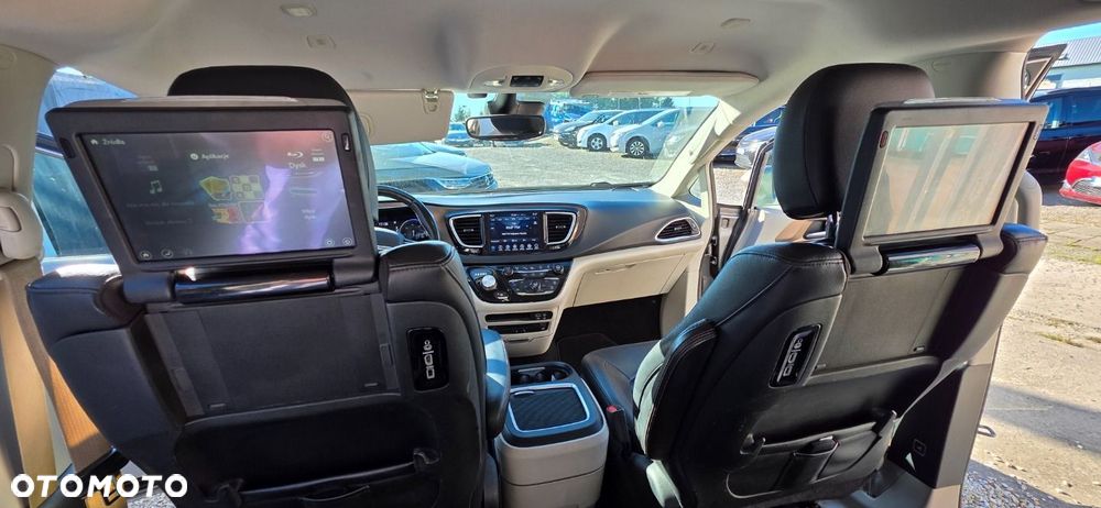 Chrysler Pacifica - 25