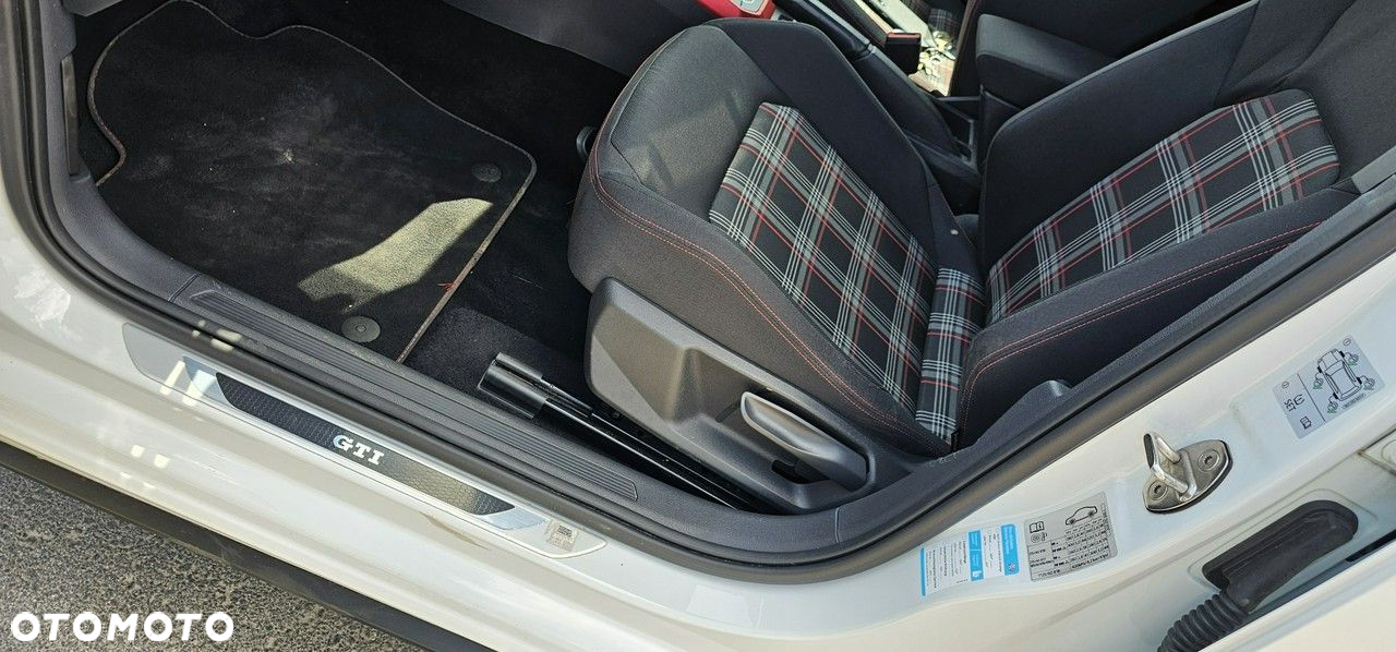 Volkswagen Polo - 16