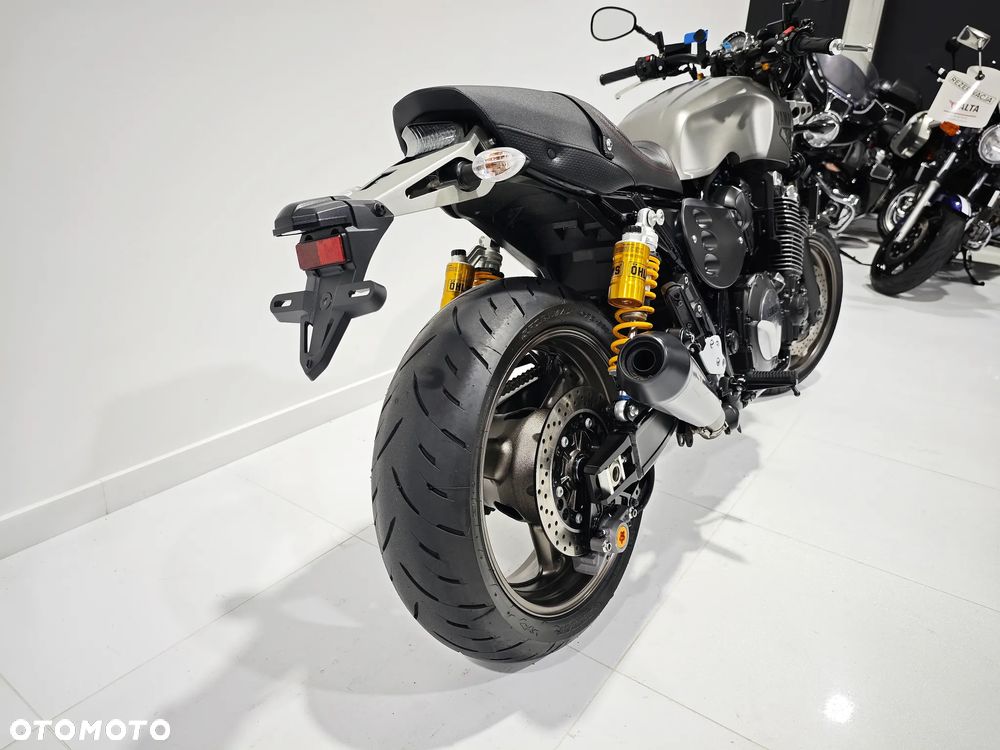 Yamaha XJR - 12