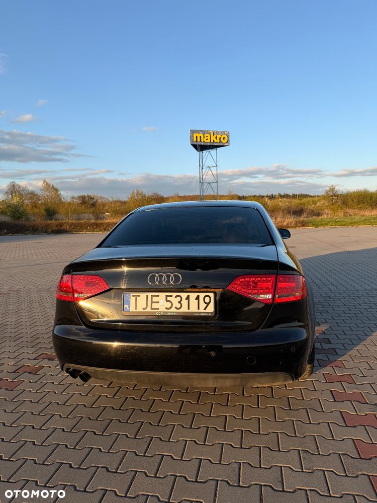 Audi A4 Limousine - 11